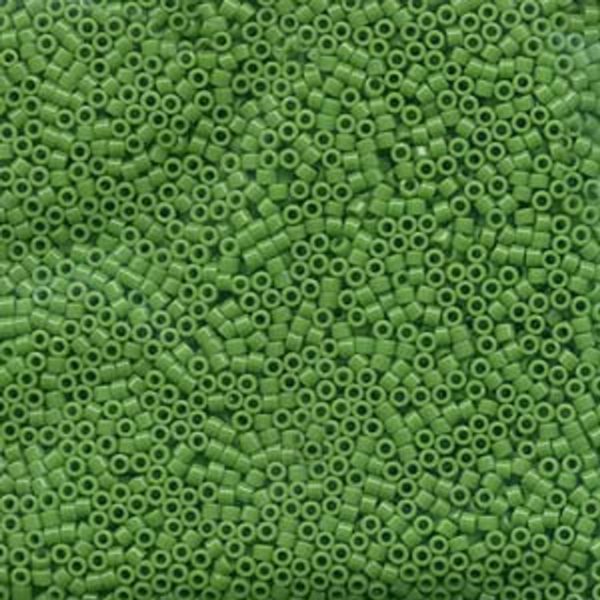 Mostacillas Miyuki Delicas originales, perlas de vidrio de alta calidad para bisutería, ideales para diseños de precisión y patrones detallados, fabricadas en Japón.
